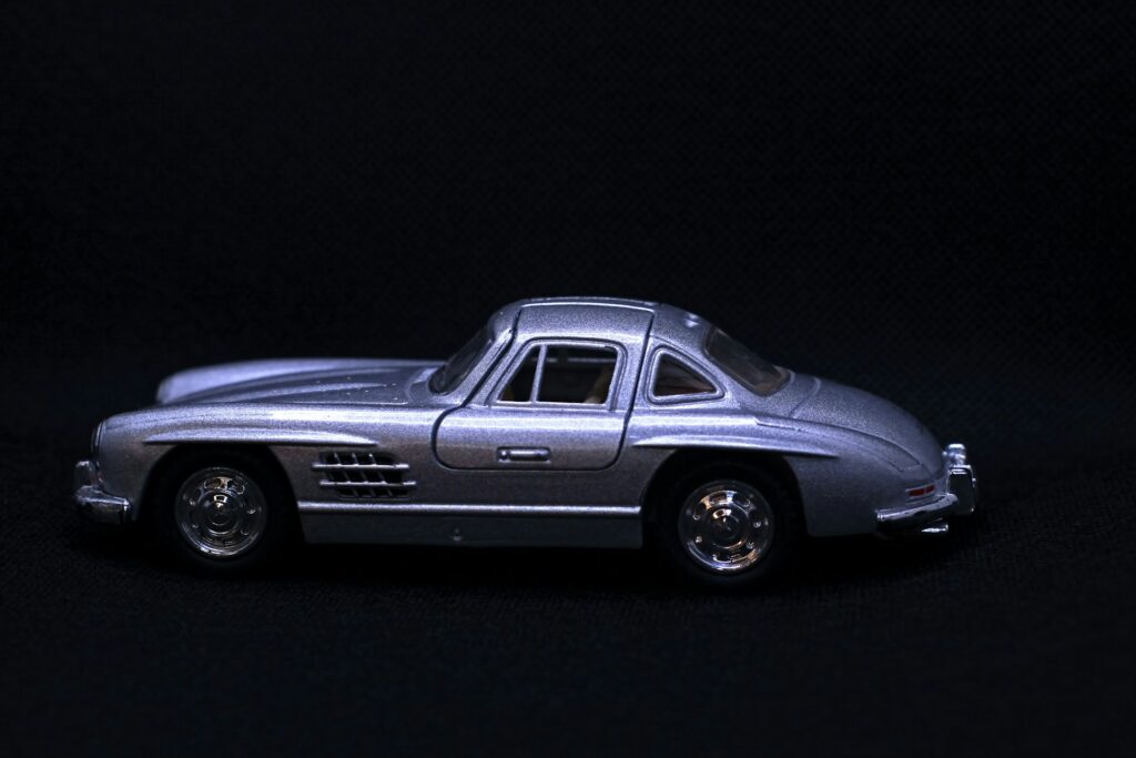 What Are the Advantages of Collecting 1/32 Scale Diecast Cars?